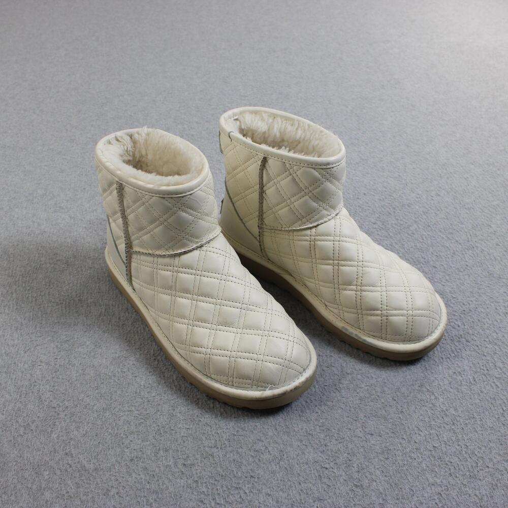 UGG Boots Womens Size 7 White Quilted Shearling Lined Ankle Classic Comfortable